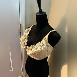 Brand New Shein lace underwire bra 100E (44DD)